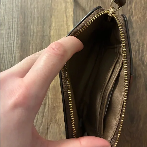 Coach corner zip wristlet - Picture 3 of 4